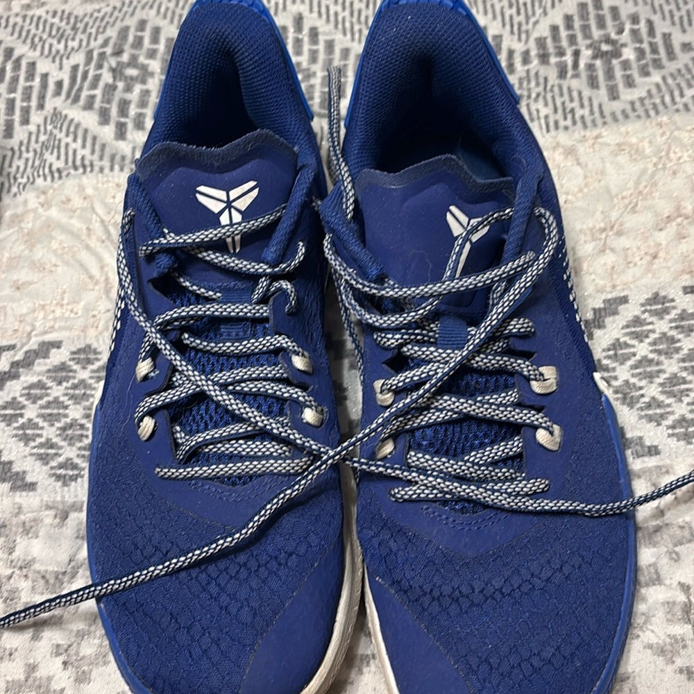 Nike Kobes- size 6